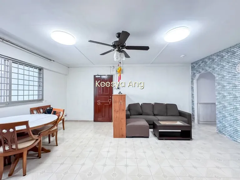 326 Hougang Avenue 7 image 1 of 10