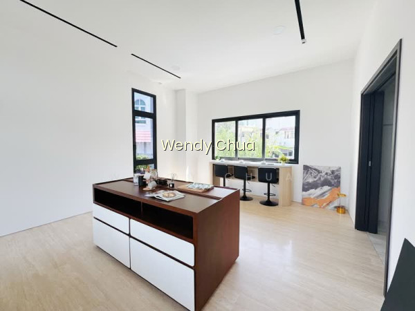 RARE BUNGALOW IN D10- ARCHITECT DESIGNED WITH POOL & LIFT photo 2