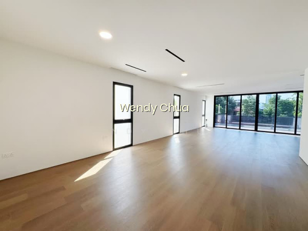 RARE BUNGALOW IN D10- ARCHITECT DESIGNED WITH POOL & LIFT photo 4