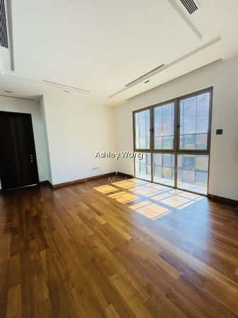 NEWLY RENOVATED BUNGALOW! HUGE LIVING AND ENTERTAINMENT! photo 3