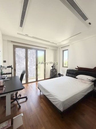 NEWLY RENOVATED BUNGALOW! HUGE LIVING AND ENTERTAINMENT! photo 4