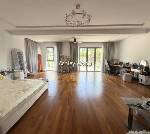 NEWLY RENOVATED BUNGALOW! HUGE LIVING AND ENTERTAINMENT! photo 5