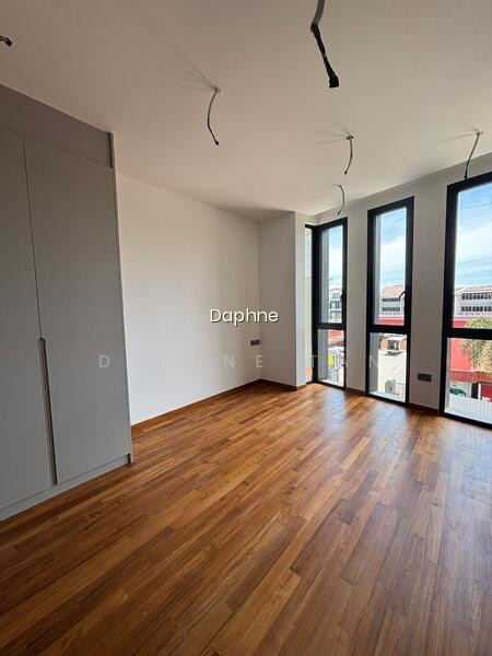 BRAND NEW INTER-TERRACE WITH LIFT photo 5