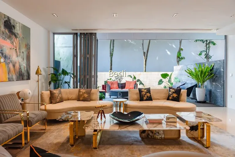 Oxley Residence image 1 of 10