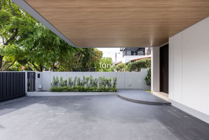8 GROVE DRIVE photo 6