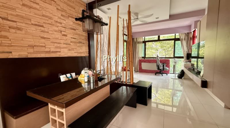 Varsity Park Condominium image 1 of 9