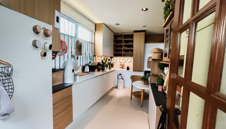 SEMI D LANDED FOR SALE NEAR KEMBANGAN MRT photo 6