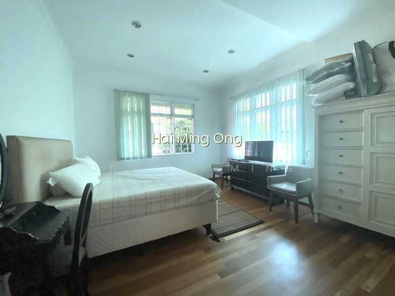 TWO STOREY DETACHED HOUSE WITH ATTIC @ COTSWOLD CLOSE FOR RENT image 1 of 7