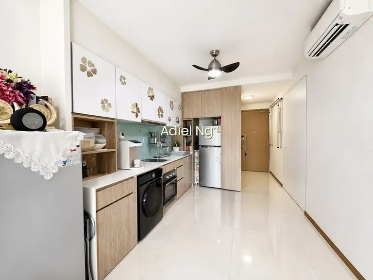 Cheap 2BED2BATH. $1M. Under 10 Years . Good Deal image 1 of 5