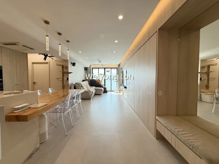415D Northshore Drive image 1 of 10