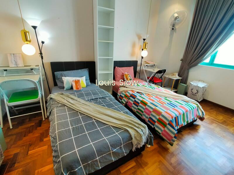 BALLOTA PARK CONDO image 1 of 10