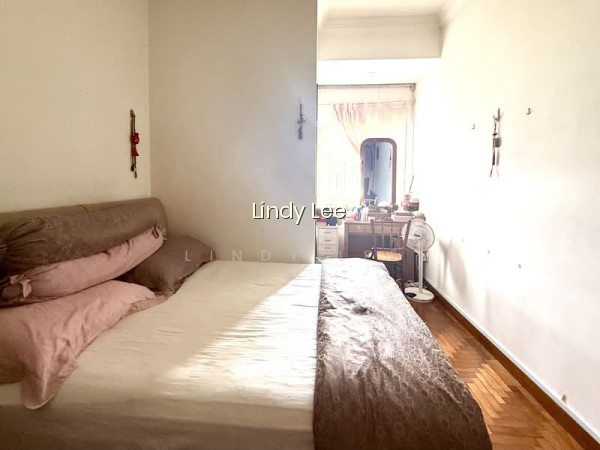 SPACIOUS THREE STOREY CORNER TERRACE FOR SALE! photo 2