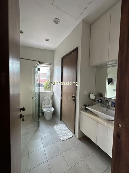 MINS WALK TO MRT ? photo 2