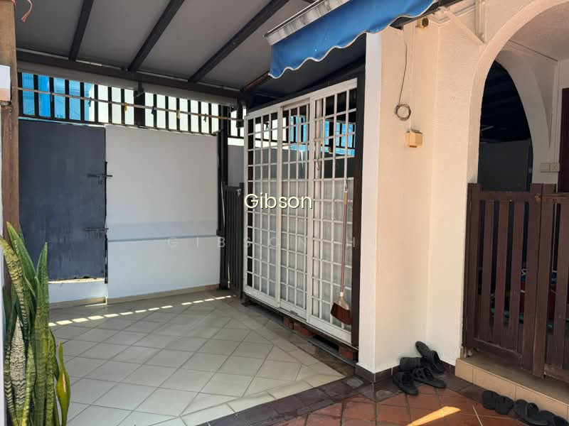 FREEHOLD - SPACIOUS DETACHED HOUSE photo 5
