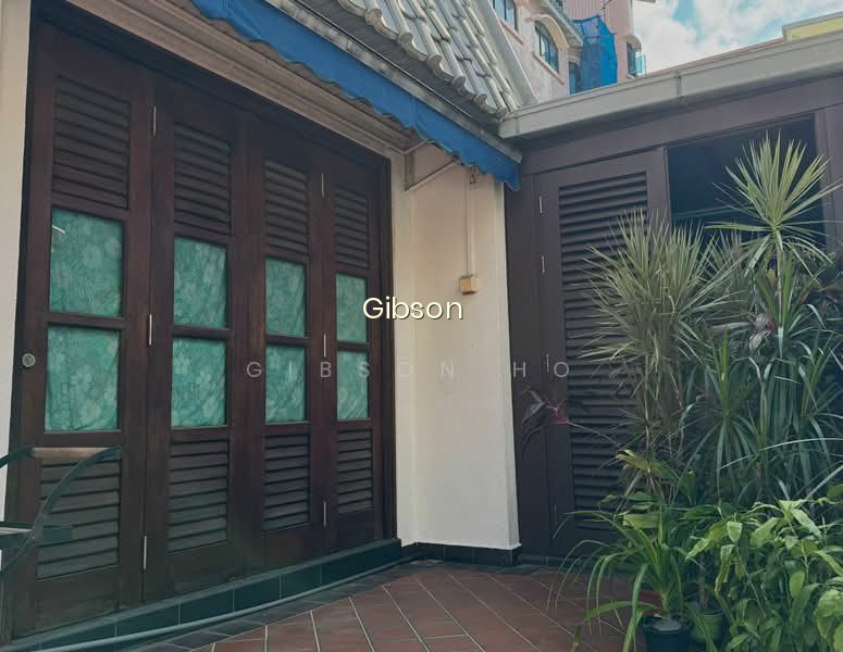 FREEHOLD - SPACIOUS DETACHED HOUSE photo 6