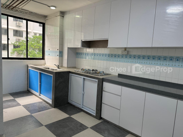 823 JURONG WEST STREET 81 photo 2