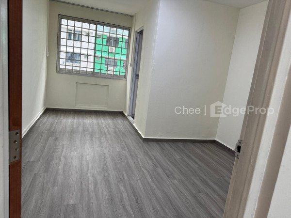 823 JURONG WEST STREET 81 photo 3