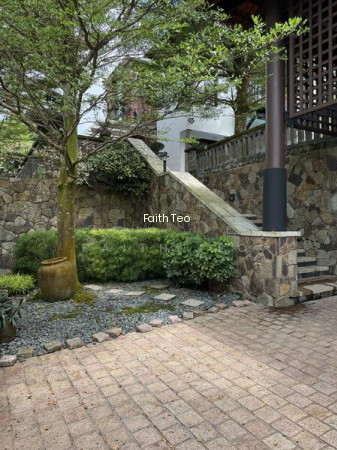 ELEVATED DETACHED WITH CONCEALED POOL & SUPER WIDE FRONTAGE photo 2