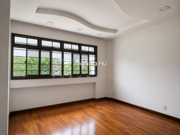 658 WOODLANDS RING ROAD photo 2
