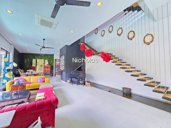 RARE 3.5 STY SEMI DETACHED photo 6