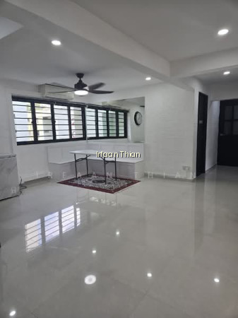 212 YISHUN STREET 21 photo 3