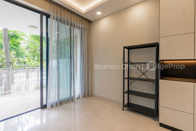 THE LUXURIE 10