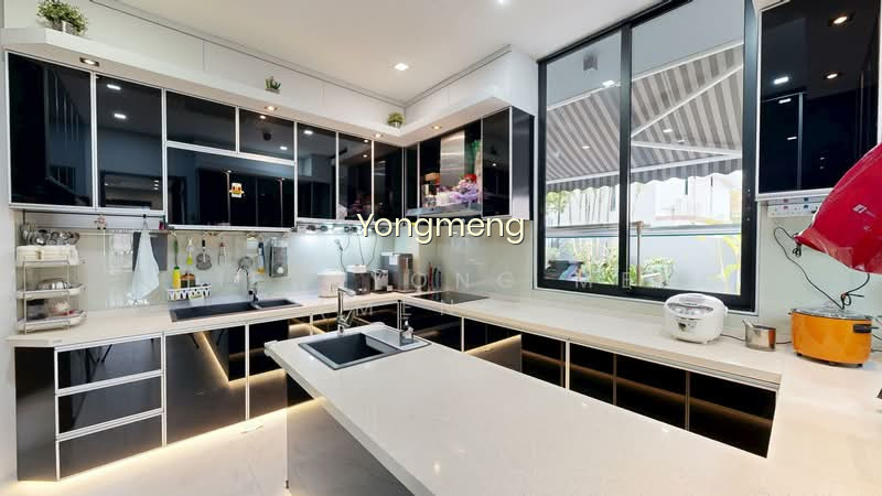 FLOWER ROAD photo 4
