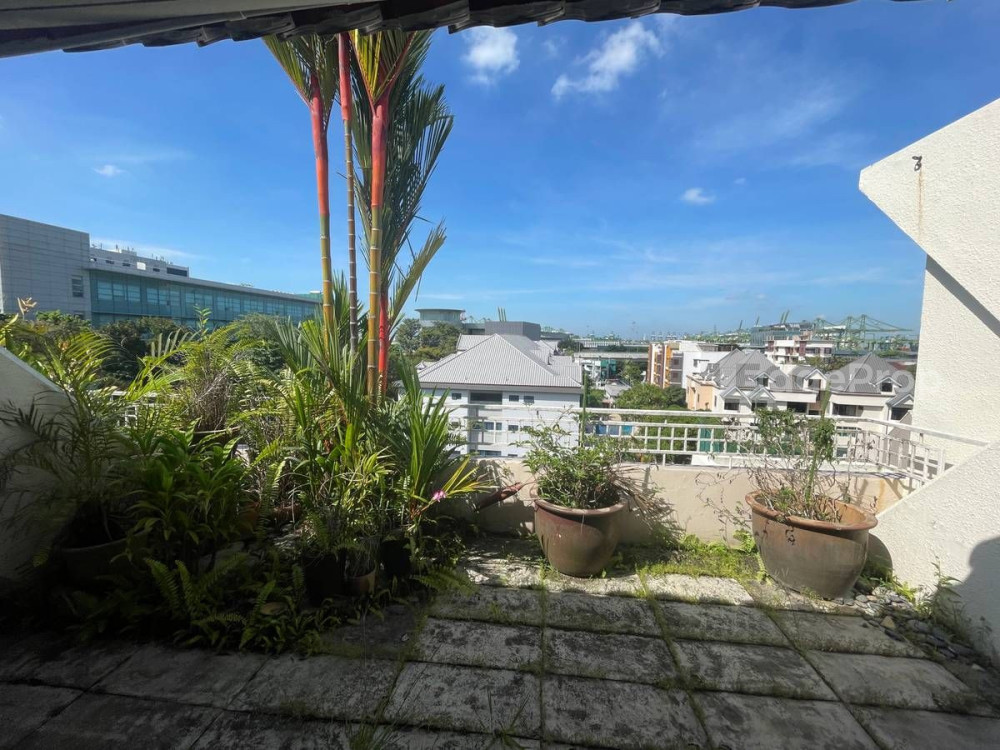 PEPYS HILL CONDOMINIUM photo 5
