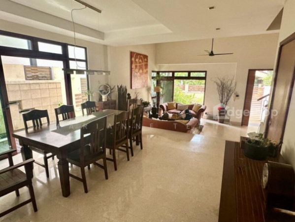 2.5 STOREY CORNER TERRACE @ CHUAN LINK - NEAR SERANGOON GARDEN MARKET photo 2