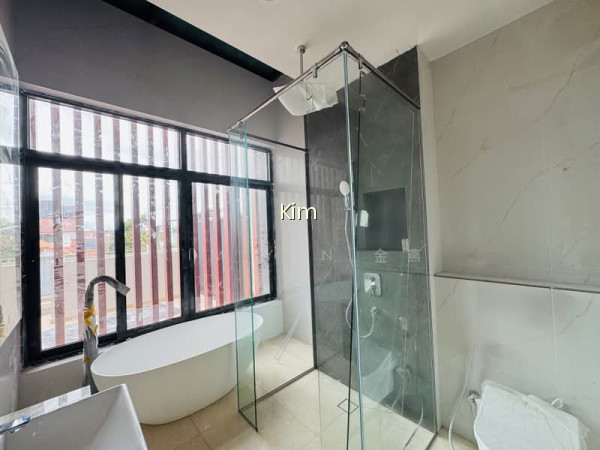 BRAND NEW FREEHOLD SEMI-D, 4 LEVELS WITH LIFT, PARK 3 CARS INSIDE photo 4