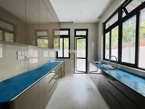 BRAND NEW FREEHOLD SEMI-D, 4 LEVELS WITH LIFT, PARK 3 CARS INSIDE photo 5