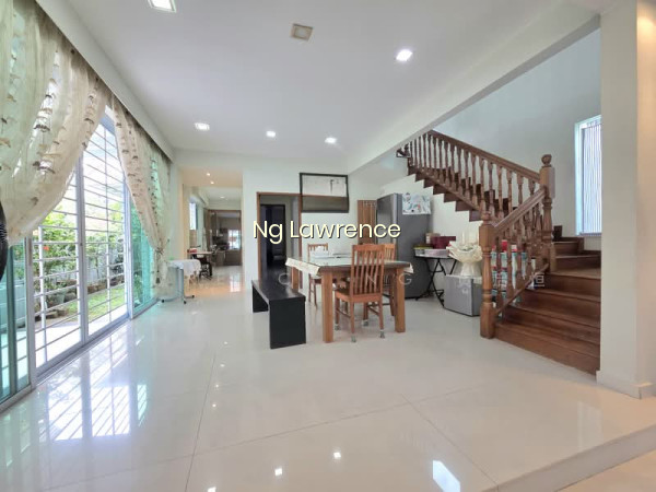 2 STOREY DETACHED HOUSE ON BIG RECTANGULAR PLOT FOR SALE photo 3