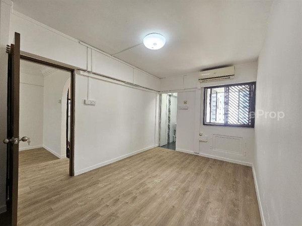303 JURONG EAST STREET 32 photo 6
