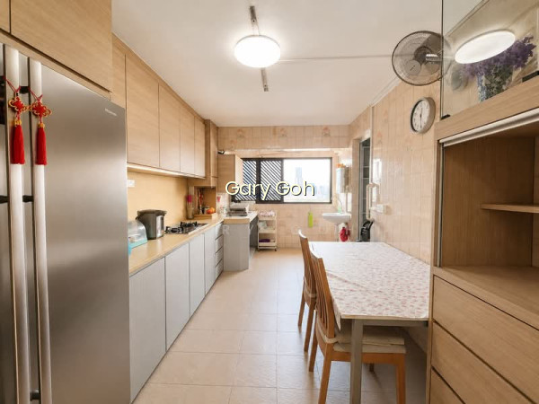 271 QUEEN STREET photo 6