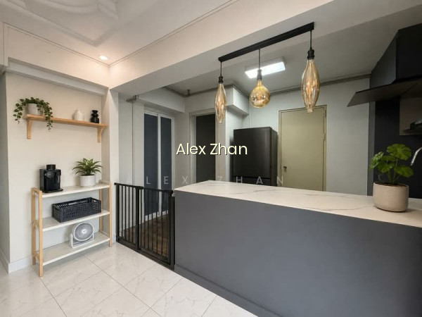 469A ADMIRALTY DRIVE photo 2