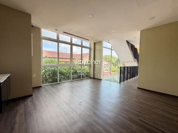 RARE SEA VIEW / PARK VIEW DETACHED photo 6