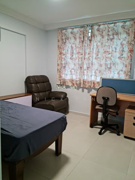 242 SERANGOON AVENUE 3 image 1 of 10