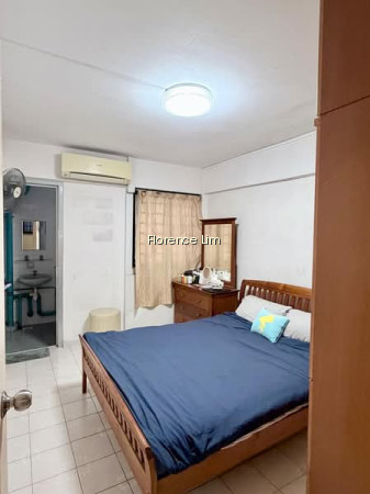 149 SILAT AVENUE photo 5