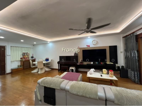 233 COMPASSVALE WALK photo 5