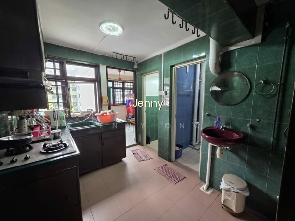 75 WHAMPOA DRIVE photo 3