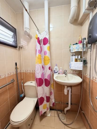 9 GLOUCESTER ROAD photo 6