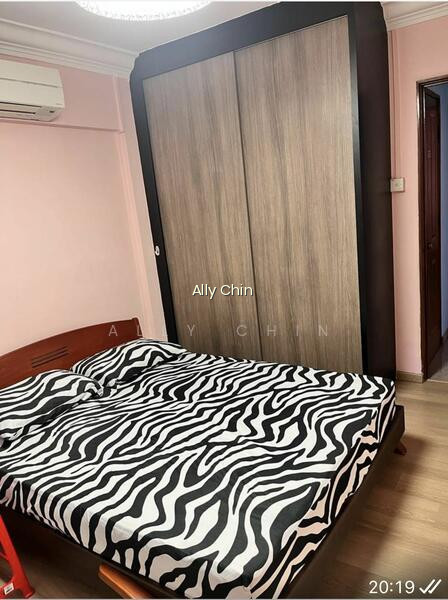 703 YISHUN AVENUE 5 image 1 of 7
