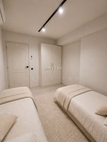 108B CANBERRA WALK image 1 of 8