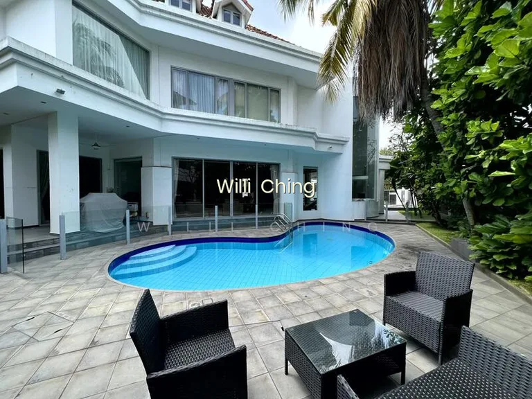 Renovated Bungalow With Pool Within 1KM to Henry Park Pri image 1 of 10