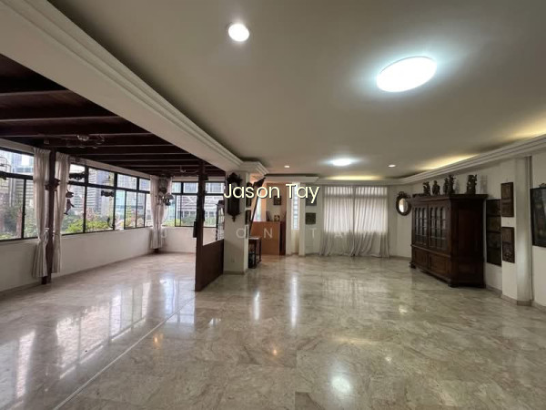 LLOYD COURT photo 5
