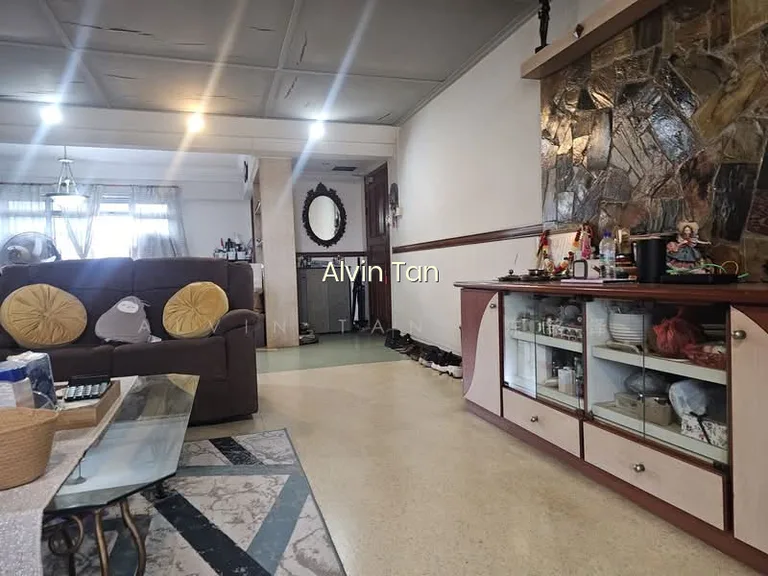 302 Hougang Avenue 5 image 1 of 10