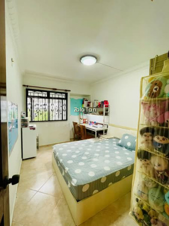 476 SEMBAWANG DRIVE photo 3