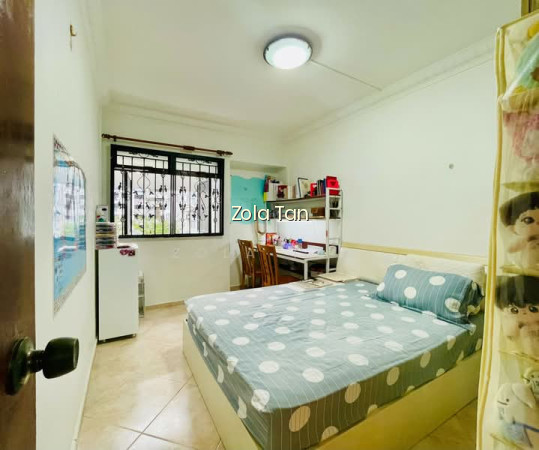 476 SEMBAWANG DRIVE photo 4