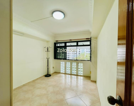 476 SEMBAWANG DRIVE photo 5