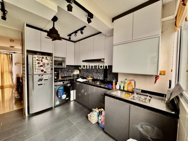 103 HENDERSON CRESCENT photo 5